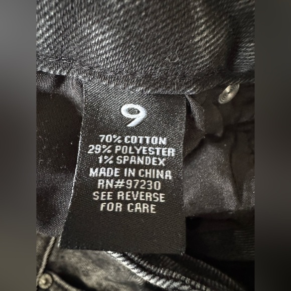 Almost Famous Woman’s shorts 🩳 - Picture 3 of 7